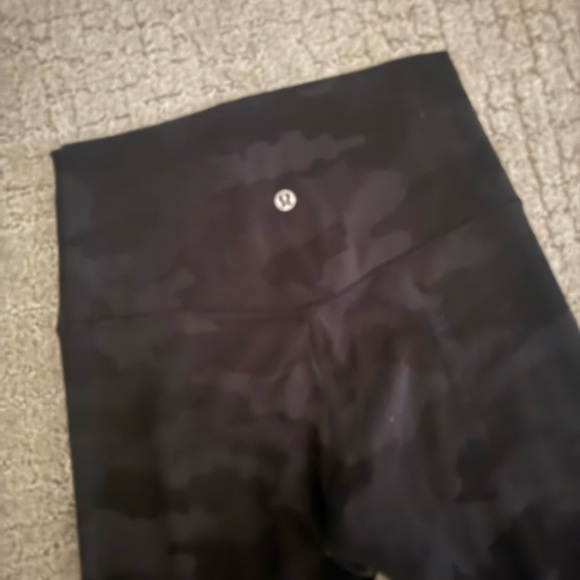lululemon Black Camouflage Leggings size 4 - Picture 2 of 4